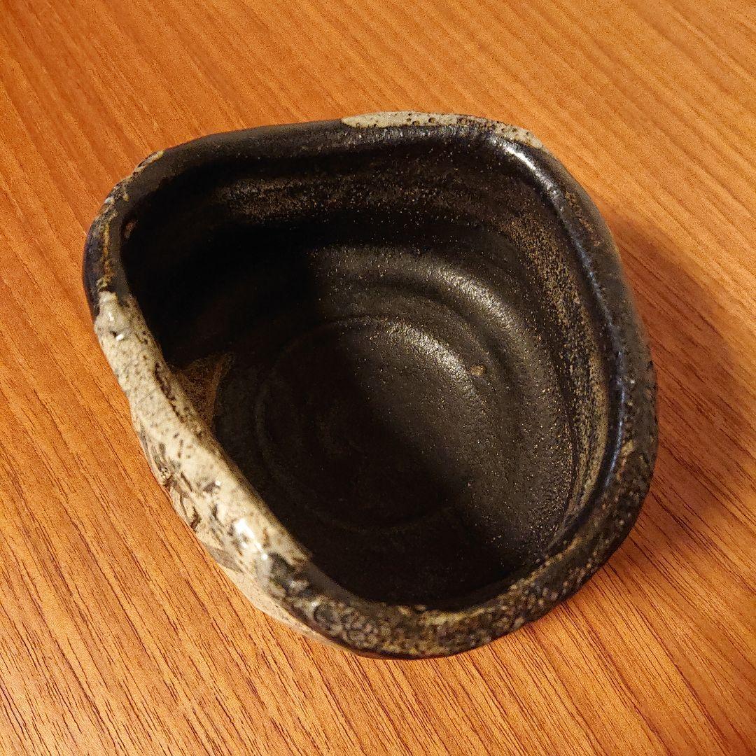 黒織部檜垣文茶碗　特別出品
