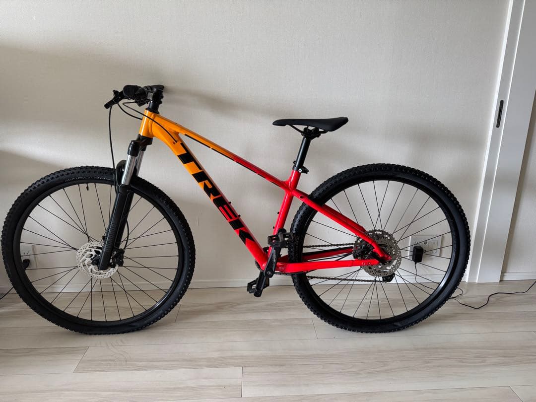 Trek マウンテンバイク オレンジと赤