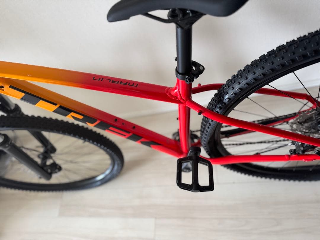 Trek マウンテンバイク オレンジと赤