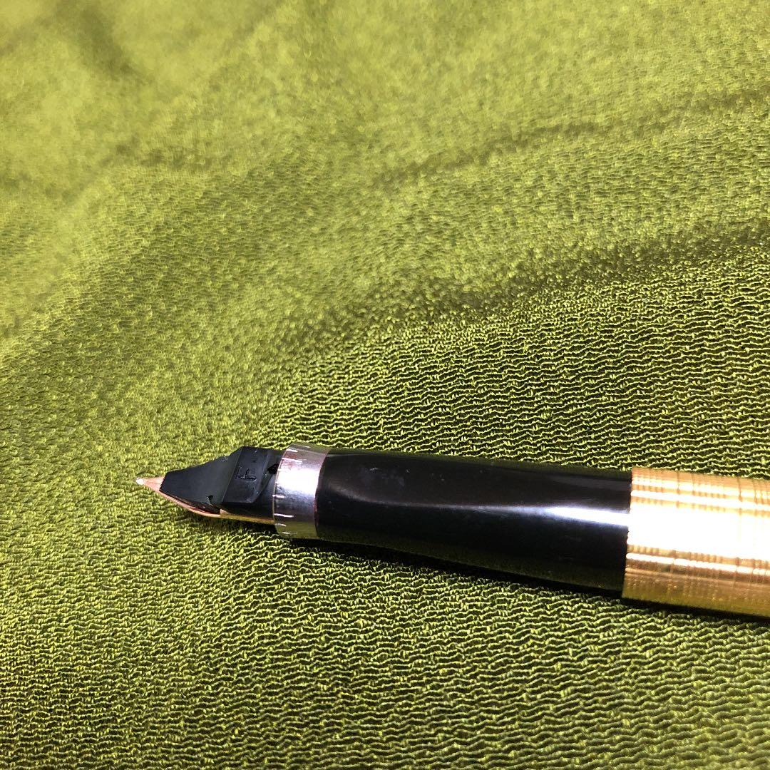 パーカーの万年筆。インクを入れただけ。未使用に近い。