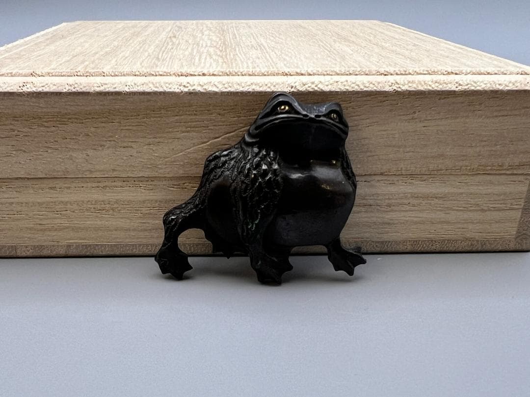 【海】江戸明治金工　蛙図　カエル　金目　手彫　大金具　銅製鍍金　骨董品　箱付