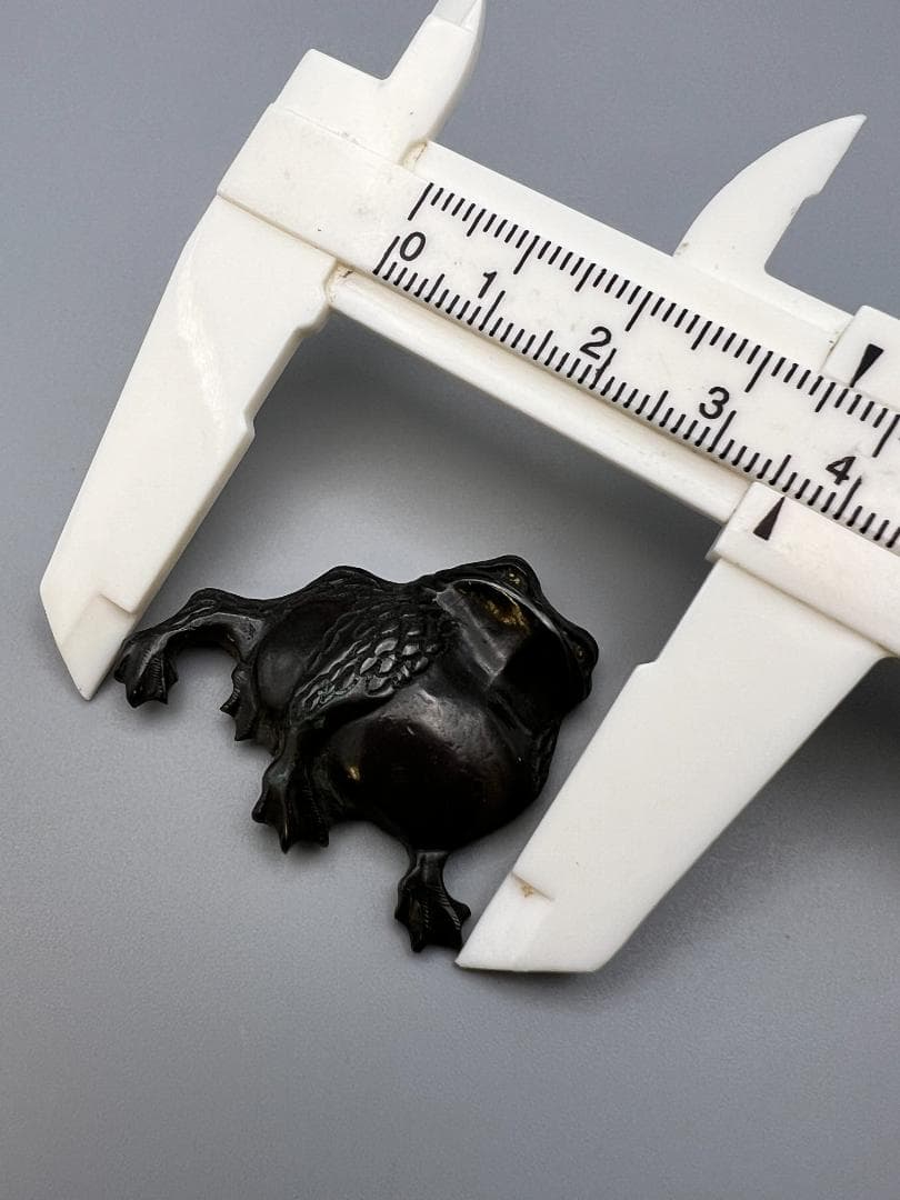 【海】江戸明治金工　蛙図　カエル　金目　手彫　大金具　銅製鍍金　骨董品　箱付