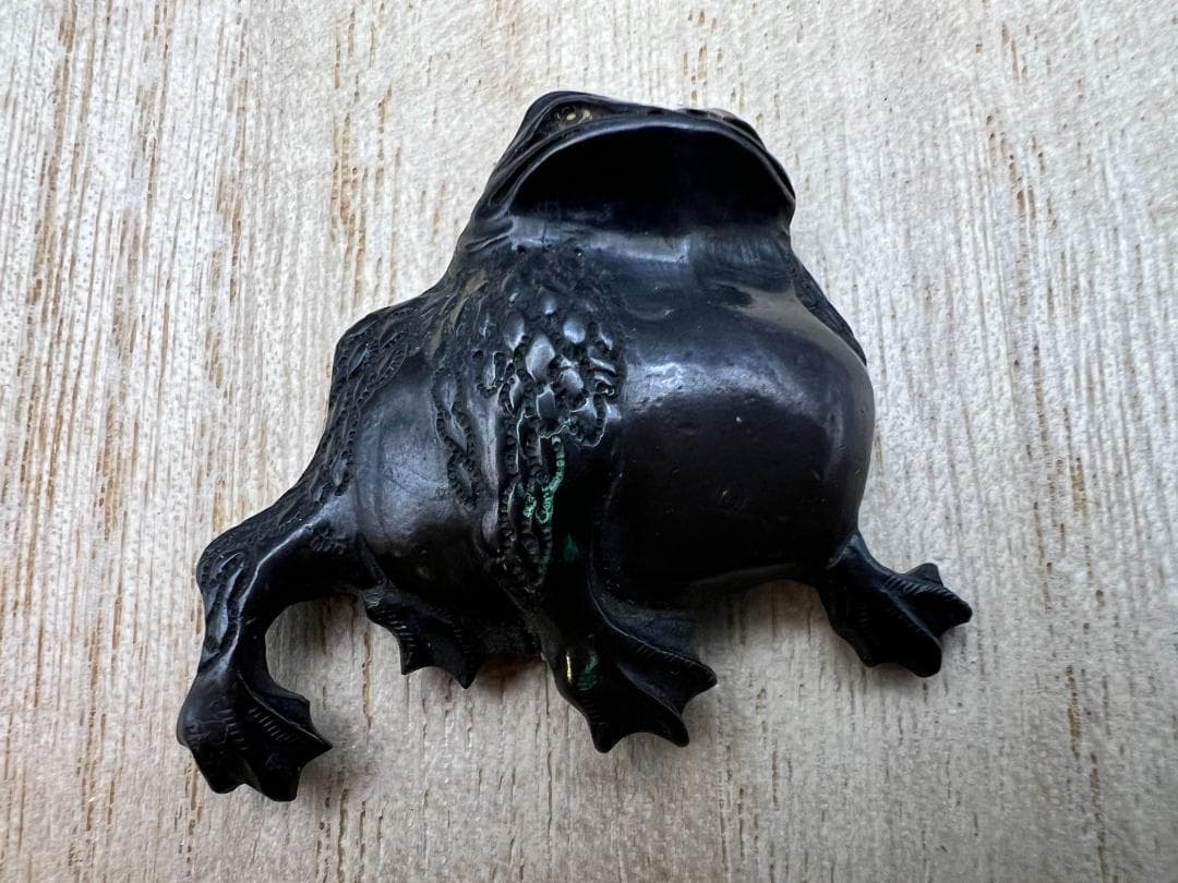 【海】江戸明治金工　蛙図　カエル　金目　手彫　大金具　銅製鍍金　骨董品　箱付