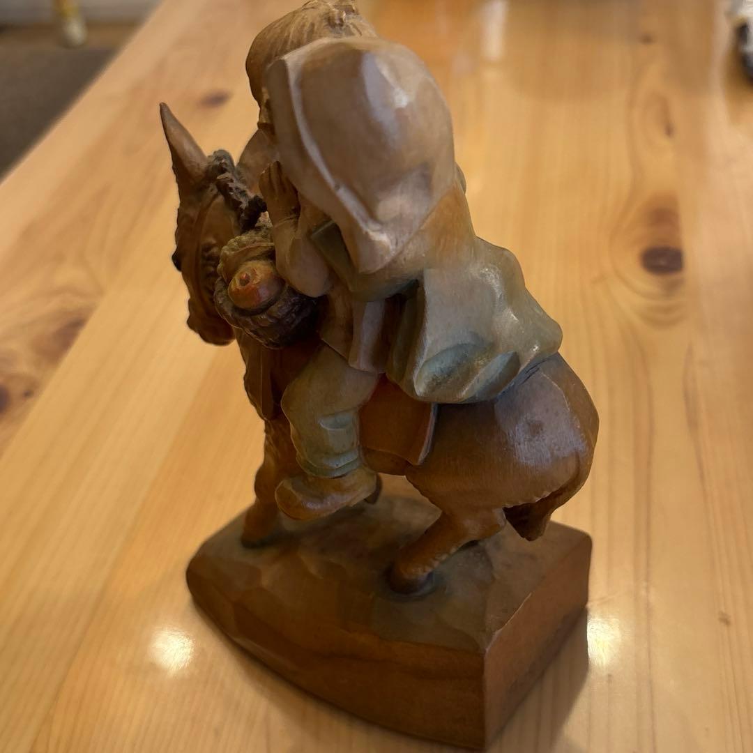 フェランディス・アンリの木彫りの置物「旅（The Journey）」