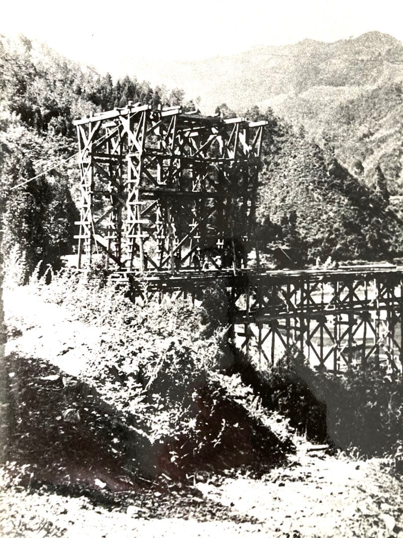 球磨川第一橋梁　鉄道橋の建設 モノクロ写真 ①