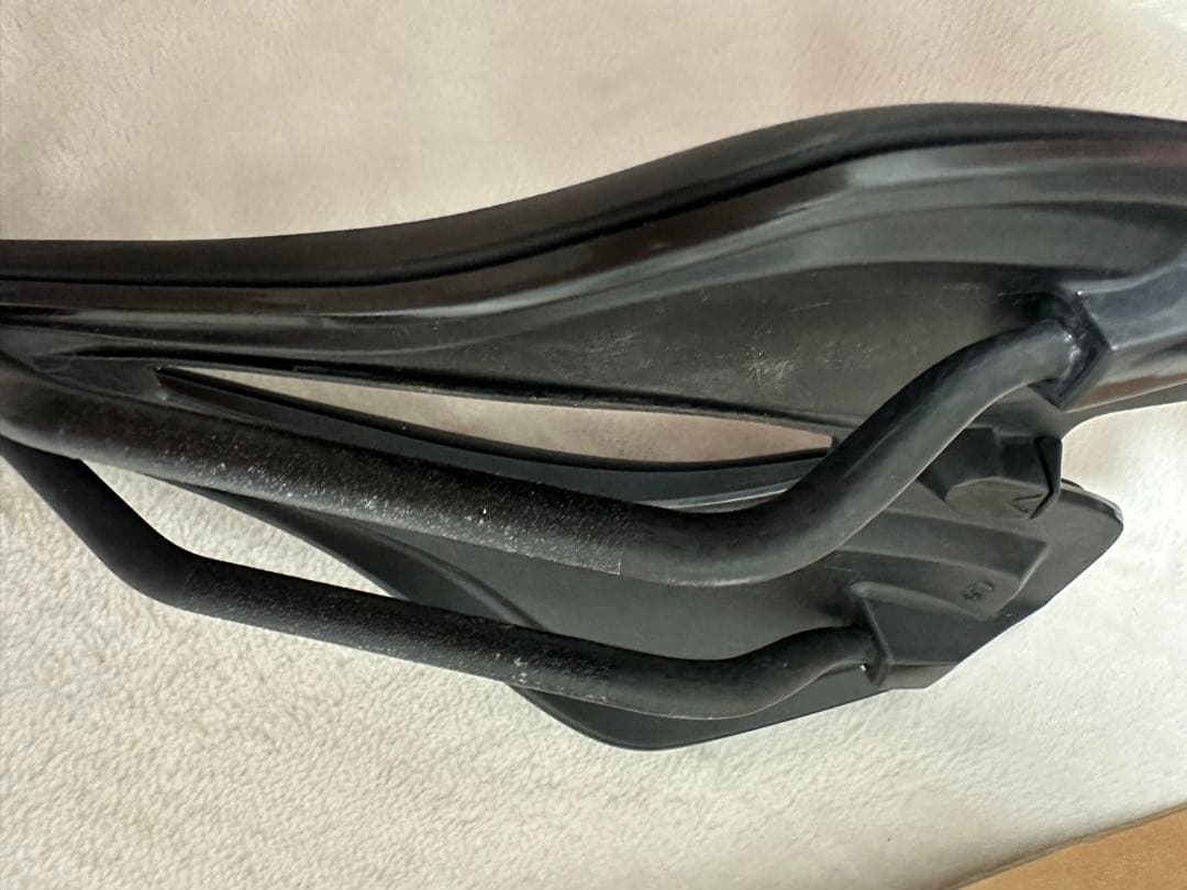 giant fleet slr カーボンサドル　新車取り外し