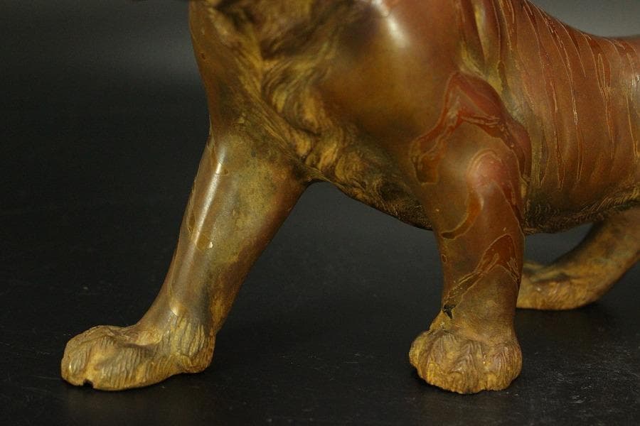 虎 置物 玉眼 銅製 躍動感(メ1339)