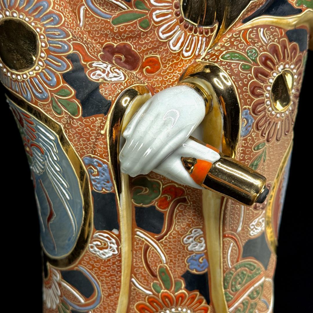 九谷焼　観音像　彩釉と金彩が調和する、気品ある観音立像。　高さ61㎝