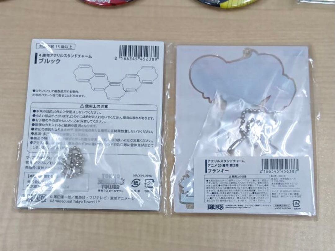 ❶ワンピース 紙類 ステッカー 輩缶バッジ マスコットなど まとめ売り