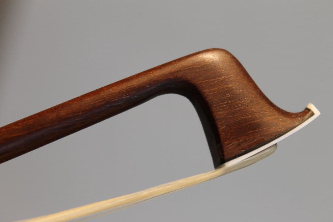 オールドバイオリン弓　絶妙な吸付と反発の妙、癖になる操作感　約百年前フレンチか