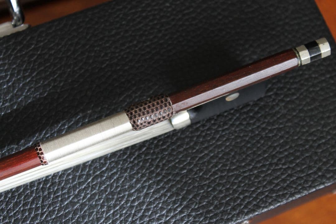 オールドバイオリン弓　絶妙な吸付と反発の妙、癖になる操作感　約百年前フレンチか