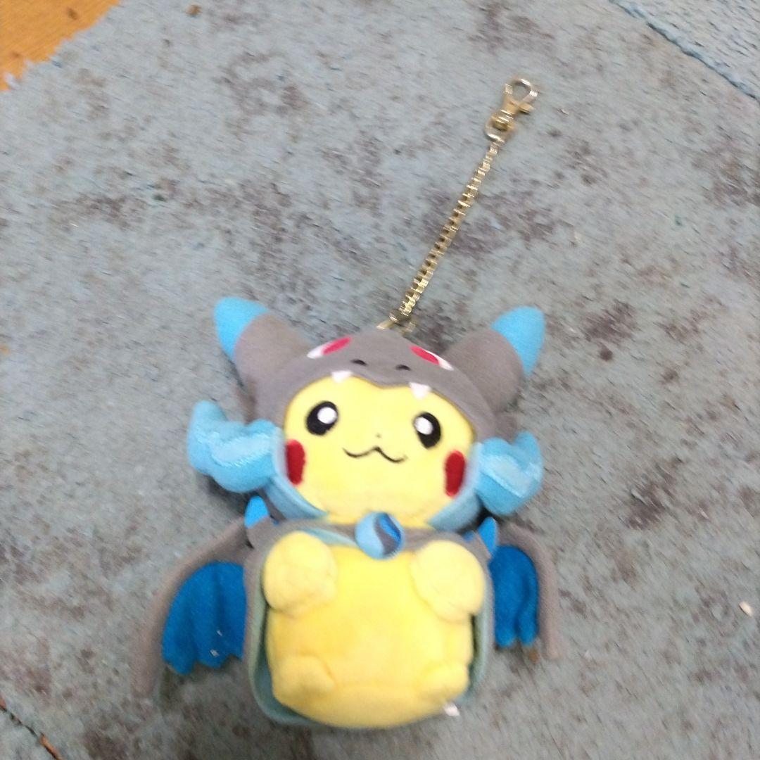 ポンチョを着たピカチュウ メガリザードンX ぬいぐるみキーホルダー ポケモンセン