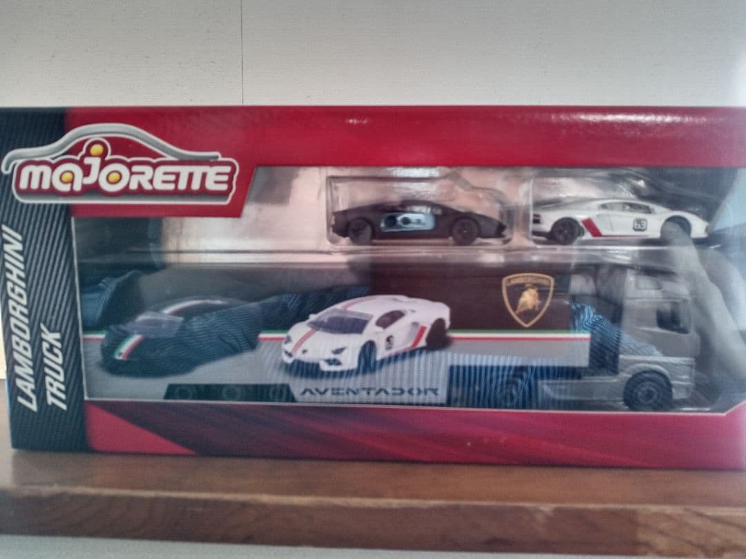 ランボルギーニ　メルセデス　トランスポーター　マジョレット　1/64トミカサイズ