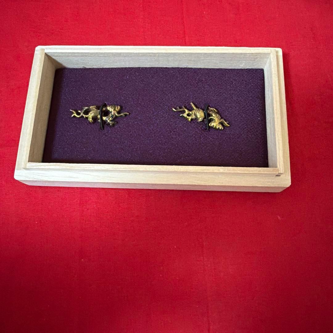 繊細細工の枝に鳥絵 赤銅地目貫 刀装具