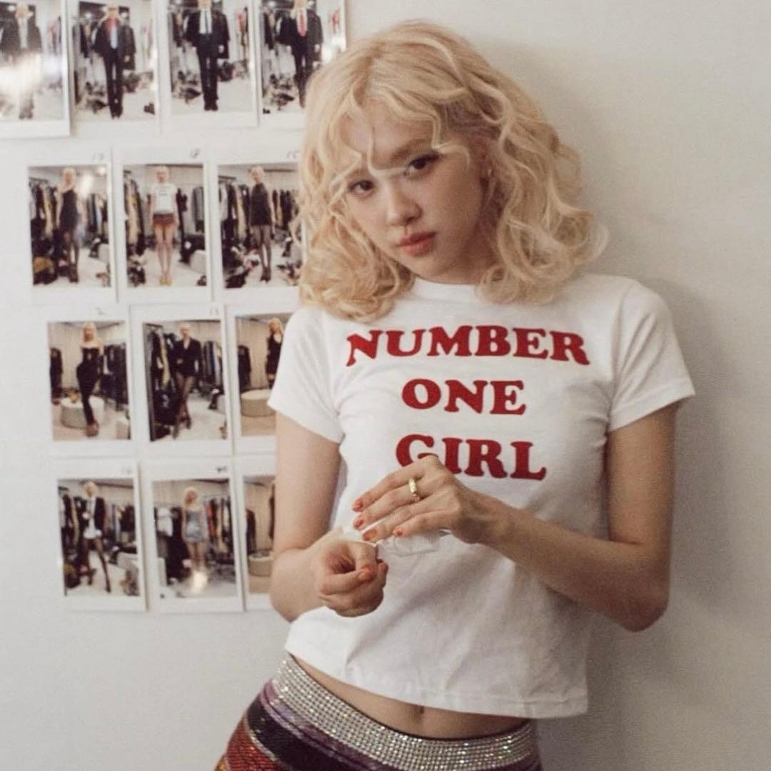 【1月末までの出品】NUMBERONEGIRL TシャツBLACKPINK ロゼ