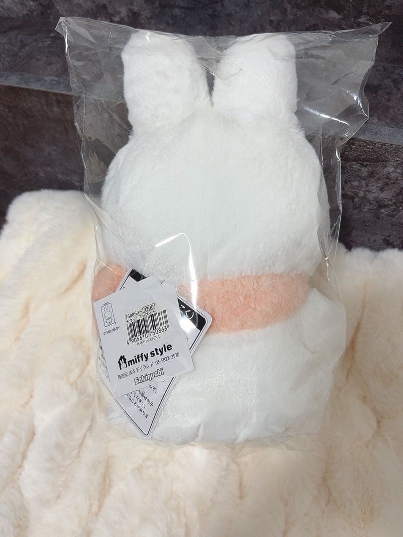 ホワイトミッフィー ぬいぐるみ