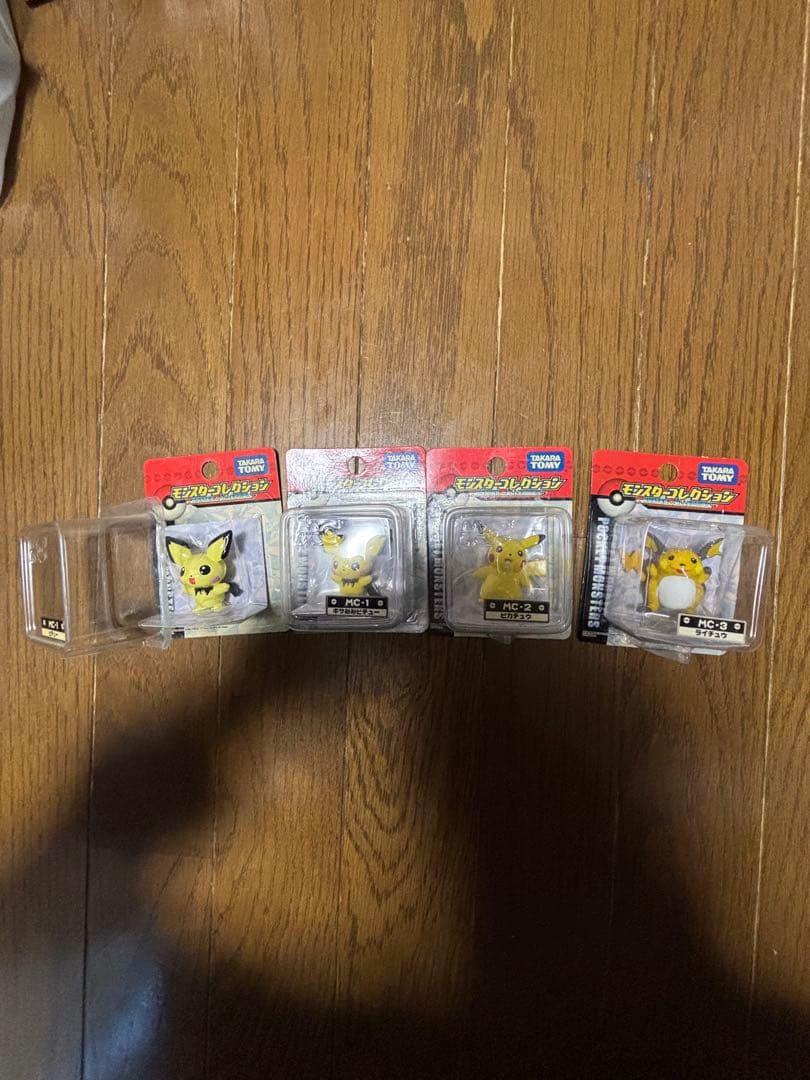 ポケモン　モンコレ　初代　ピチュー　ギザみみピチュー　ピカチュウ　ライチュウ