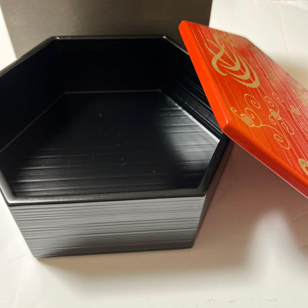 漆器山田平安堂　六角形重箱 赤と黒 金色模様