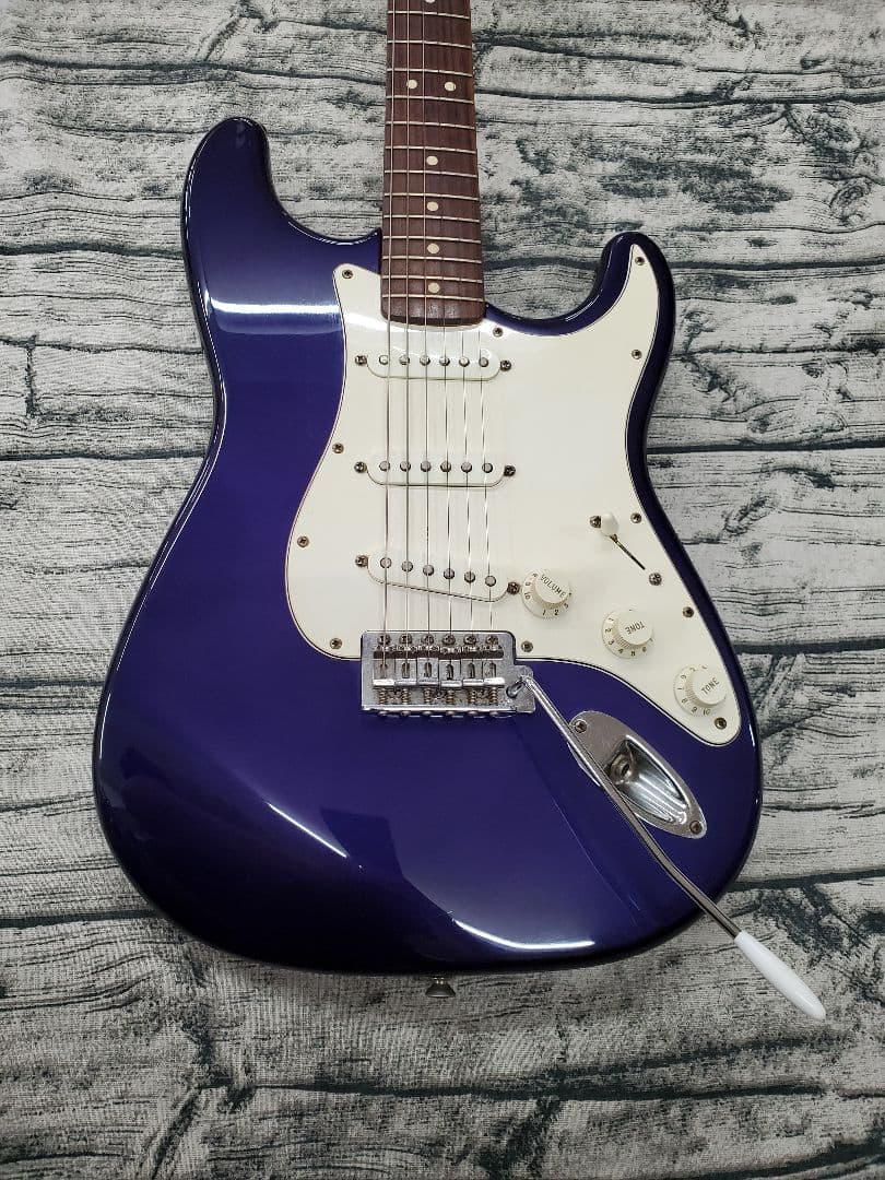 Fender STRATOCASTER　エレキギター　濃紺・ネイビー
