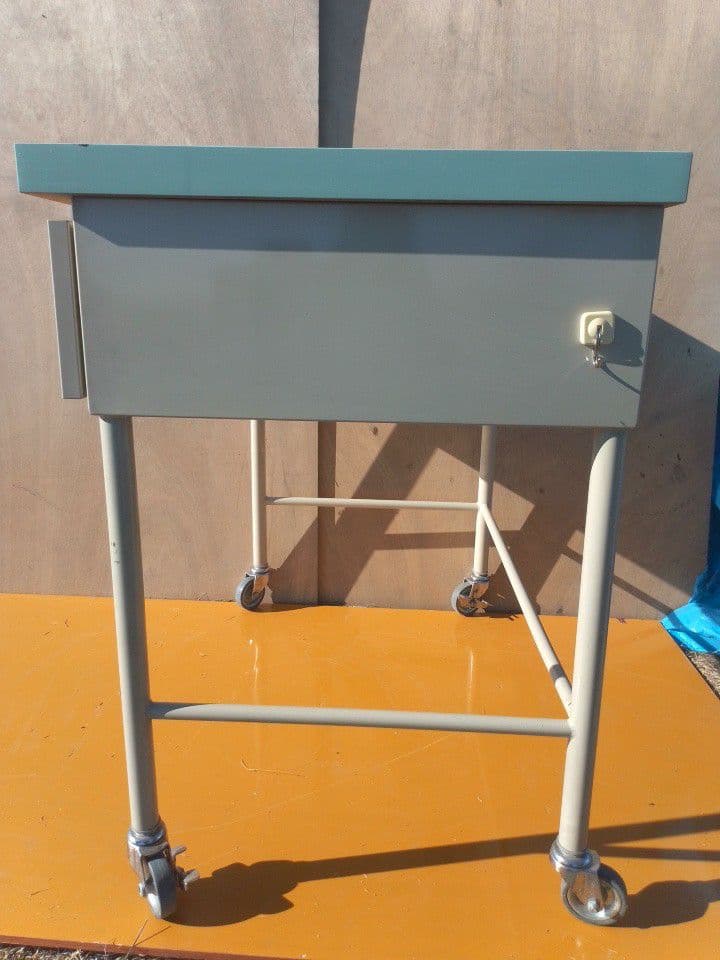 SOLNO 引き出し付き　調剤テーブル　 丈夫なツールワゴン　作業台　薬局　机