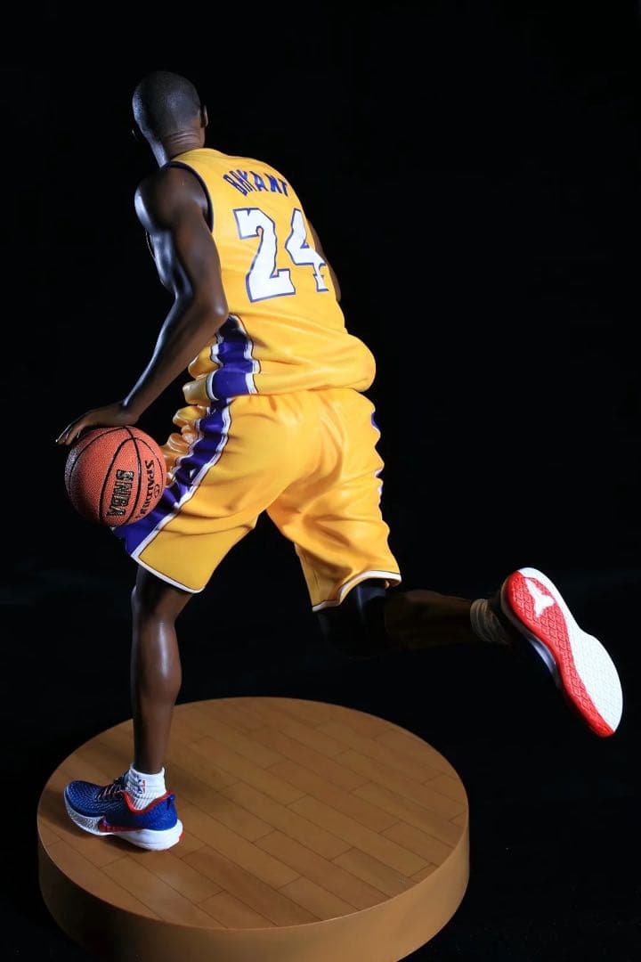 激レア　特大サイズ　コービー・ブライアント　フィギュア　NBA