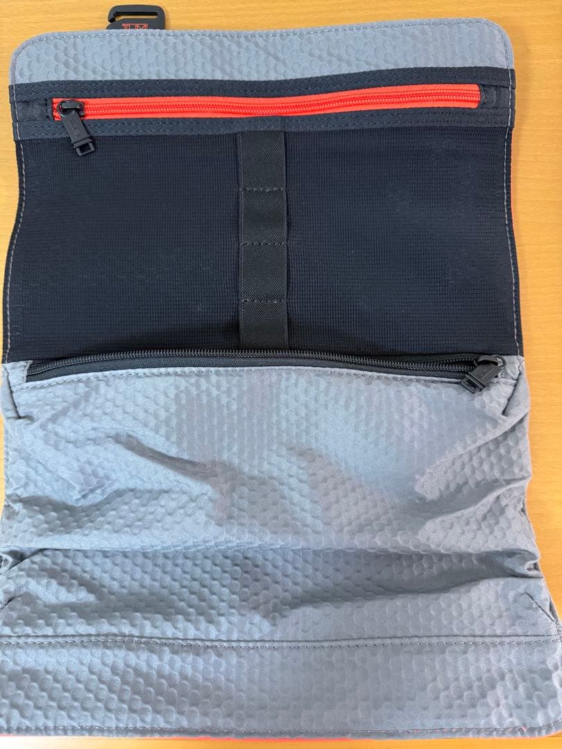 TUMI トゥミ トラベルポーチ オレンジ ケーブル収納 旅行 出張