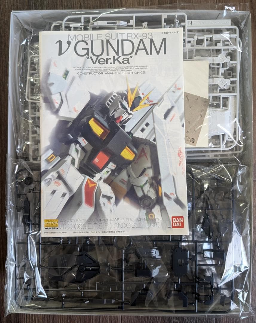 新品 MG 1/100 RX-93 νガンダム Ver.Ka　ニューガンダム
