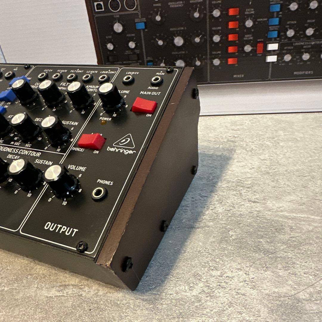 鍵盤楽器 Behringer MODEL D