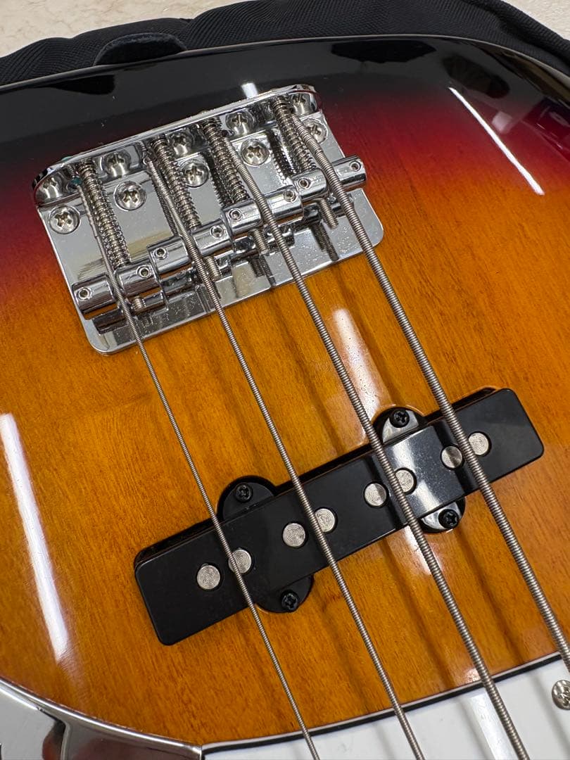 Squier Jazz Bass ベース　fender ケース付き