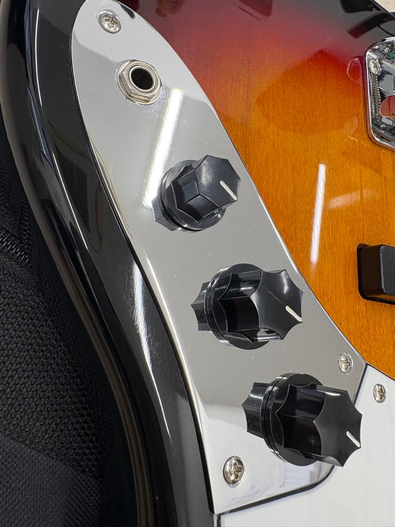 Squier Jazz Bass ベース　fender ケース付き