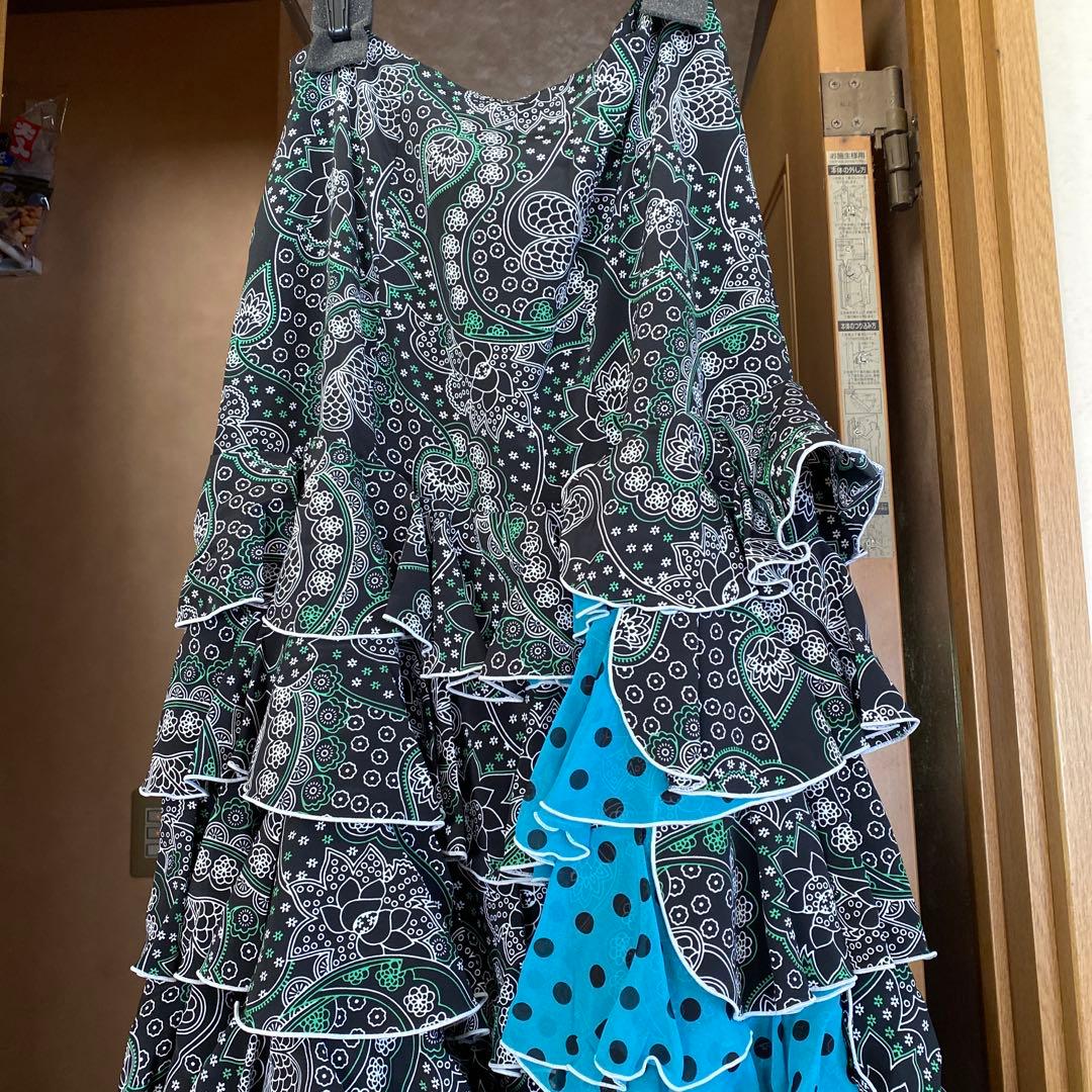 更に最終お値下げ‼️致しました。フラメンコスカート 黒と水色のドット柄