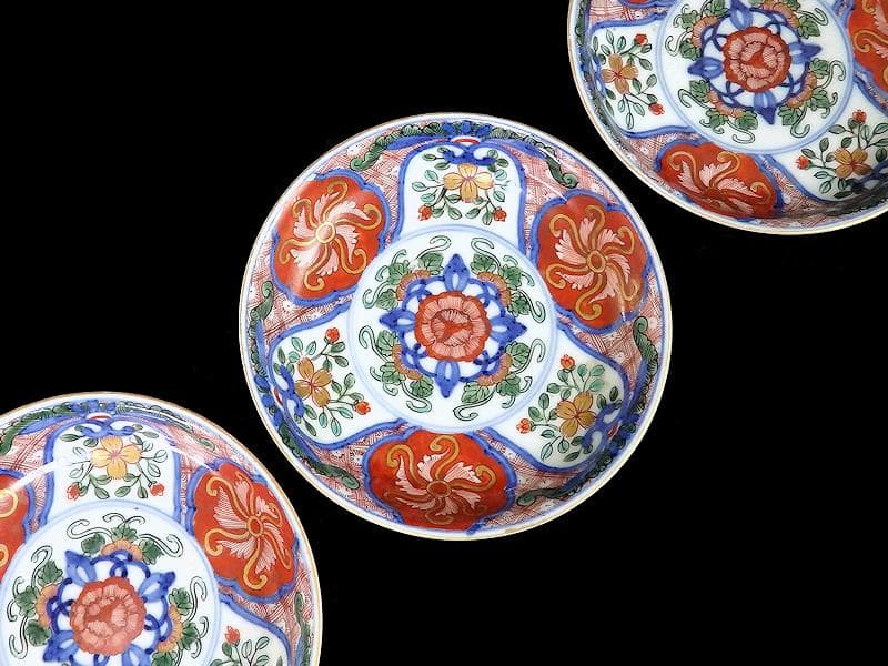 大聖寺伊万里　金襴手　花に菊花四方襷紋の図　４寸皿　３枚　B207-CHc