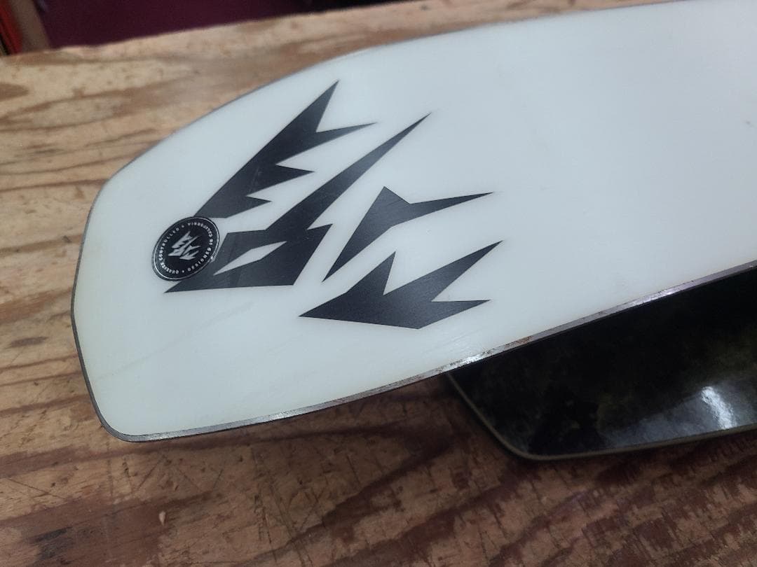 115 JONES MOUNTAIN SKATE 板 24-25