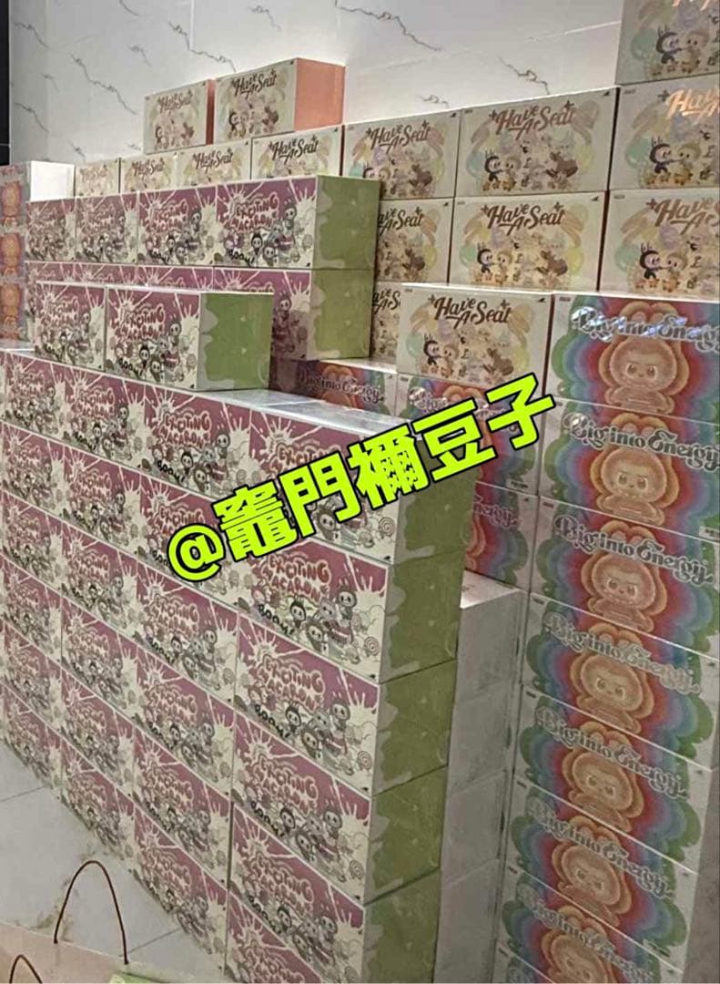 ラブブ Big into Energy ぬいぐるみペンダント アソート10box