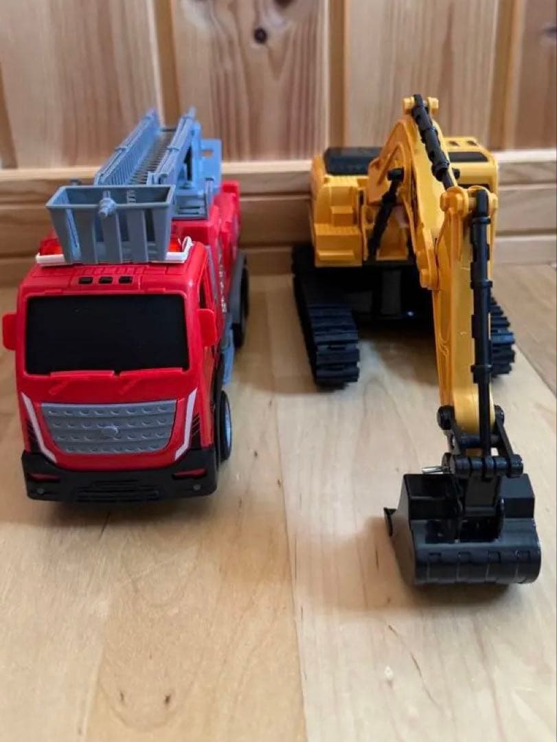 Bruder ブルーダー 消防車　ランドローバー　ショベルカー　おまけ付き