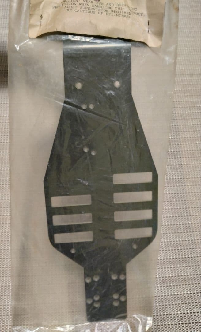 【値下げ/新品未開封】アソシRC10用カーボンコンポジット スキッド付シャーシ