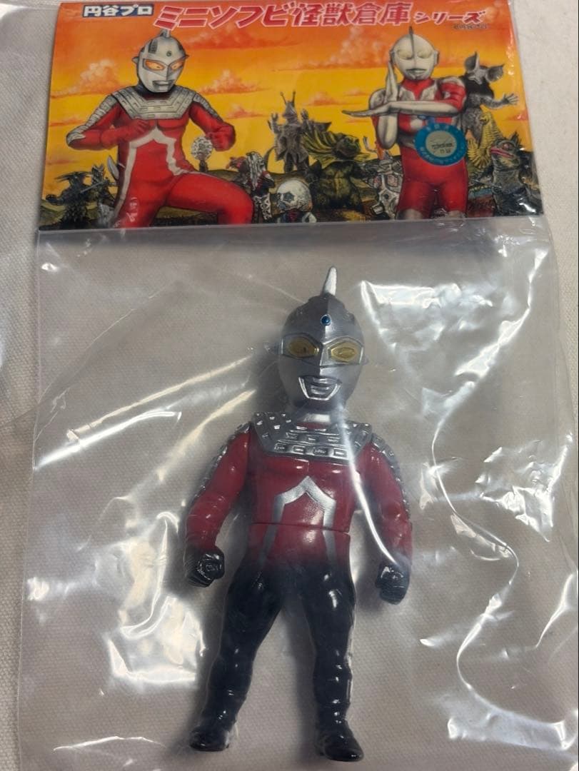 MAX TOYマックストイ ウルトラセブン 円谷プロ　ミニソフビ怪獣倉庫シリーズ