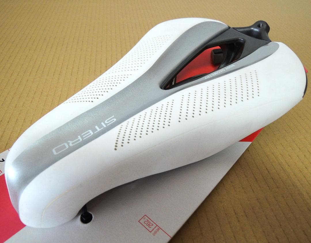 【スペシャライズド】SITERO EXPERT GELサドル　色：ホワイト