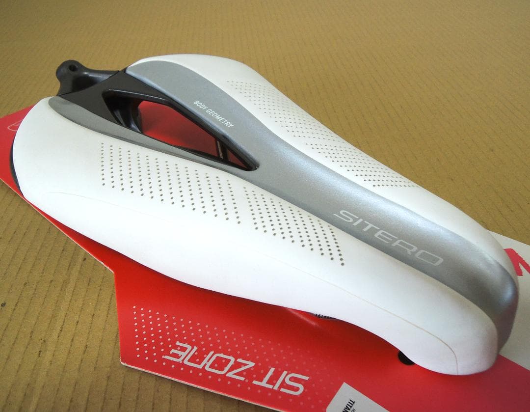 【スペシャライズド】SITERO EXPERT GELサドル　色：ホワイト