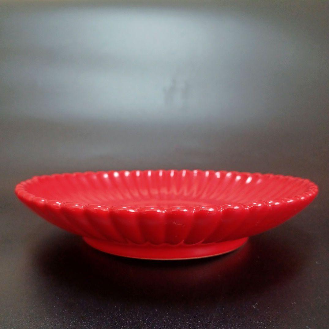 紅釉菊口皿