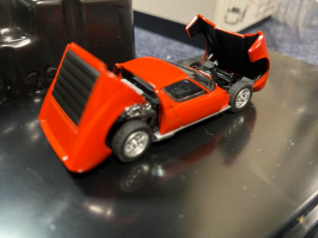 1/64 トミーテック ランボルギーニミウラ P400 レッド+フィギュア