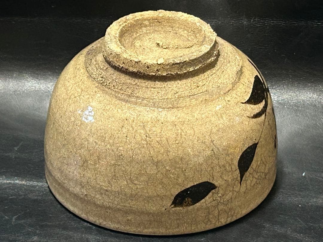 究極の美◾️蔵からかなり雰囲気の良い高そうな古絵唐津の抹茶茶碗が出て来ました。