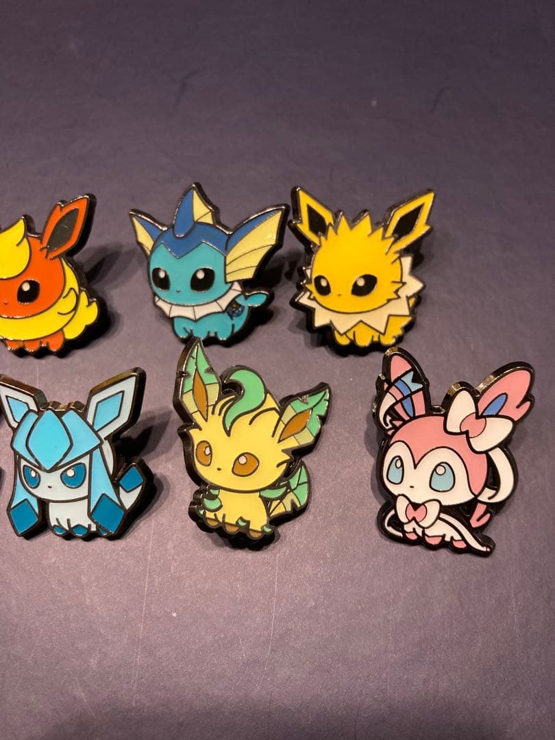 ポケモンドールズ　ピンズ　イーブイ