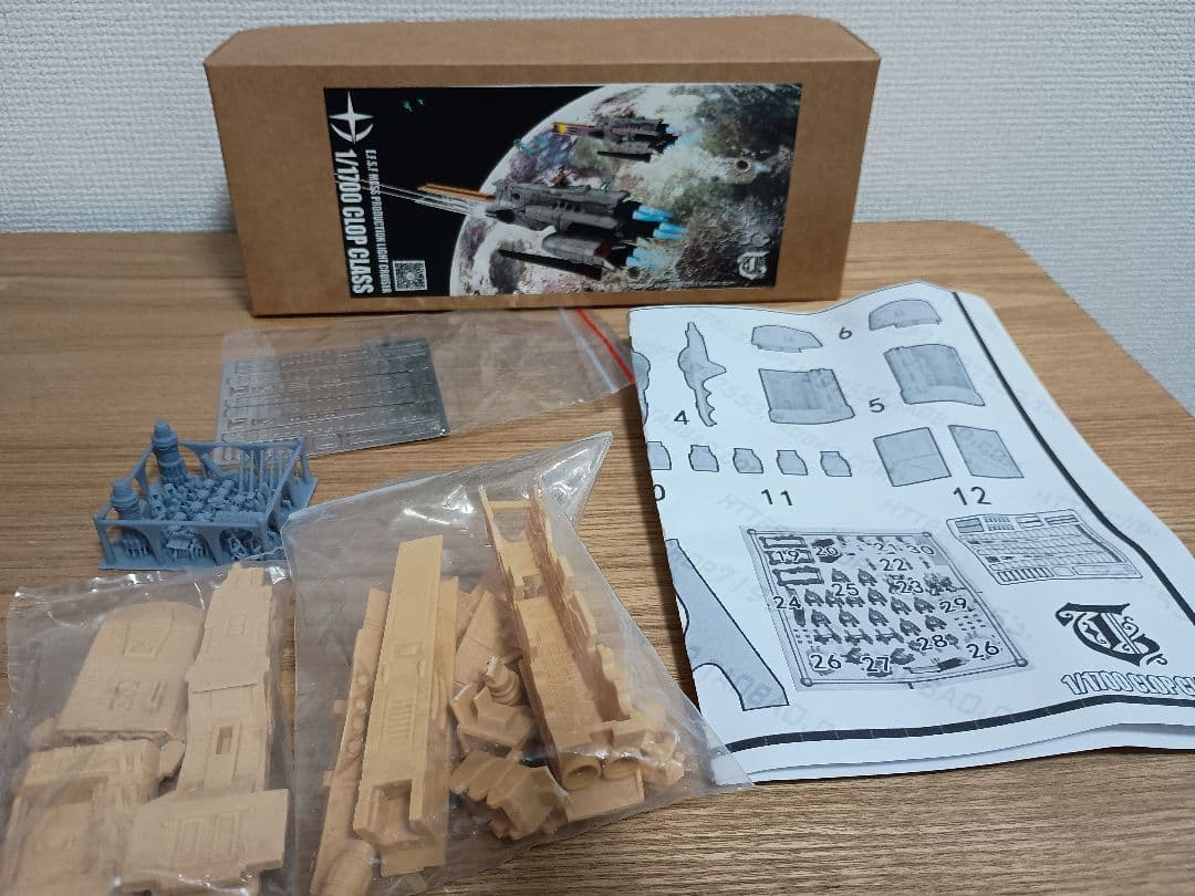 1/1700 機動戦士ガンダム クラップ級巡洋艦レジンキット　コスモフリート