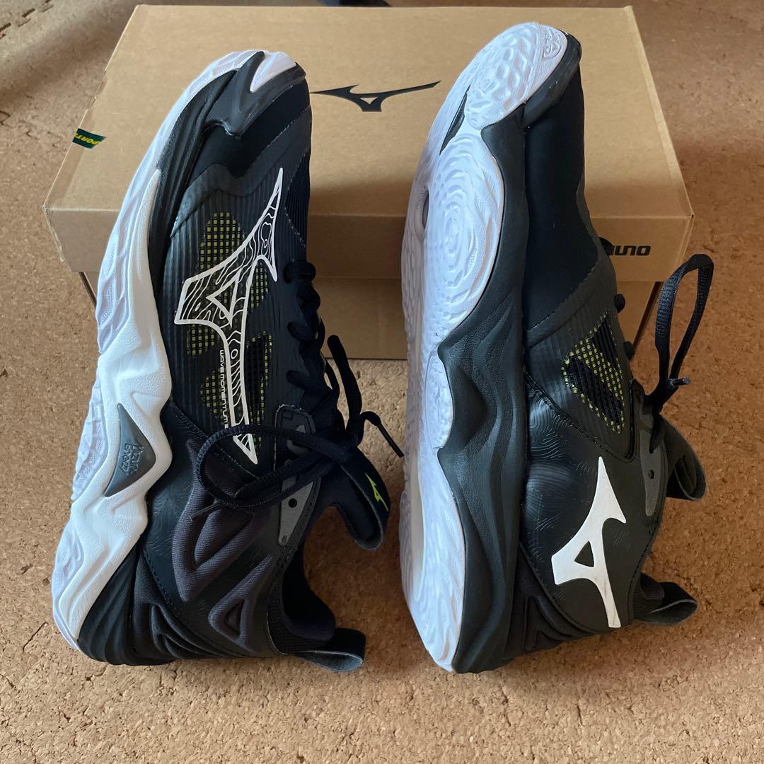 値下げしました　Mizuno ウエーブモーメンタム3 ブラック&ホワイ