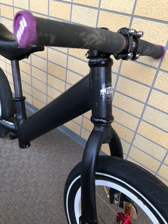 ゼロバイクファクトリー　バニッシュ　ランバイク　ストライダー