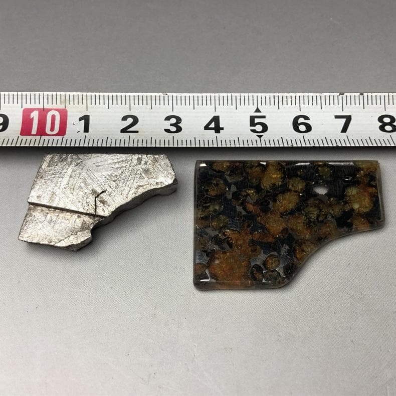 草*真様 隕石 アルタイ隕石　石鉄隕石　パラサイト隕石　２点　重さ33ｇ　共箱