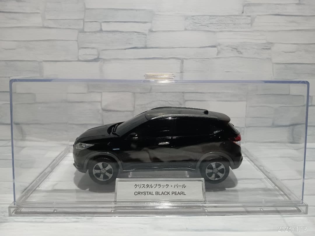 1/24 ホンダ　カラーサンプル　ミニカー　ヴェゼル　クリスタルブラックパール