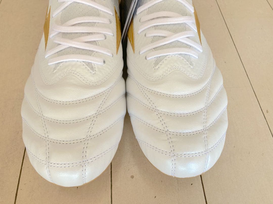 モレリアネオ4βジャパン　白✖️金　25.5㎝　新品。