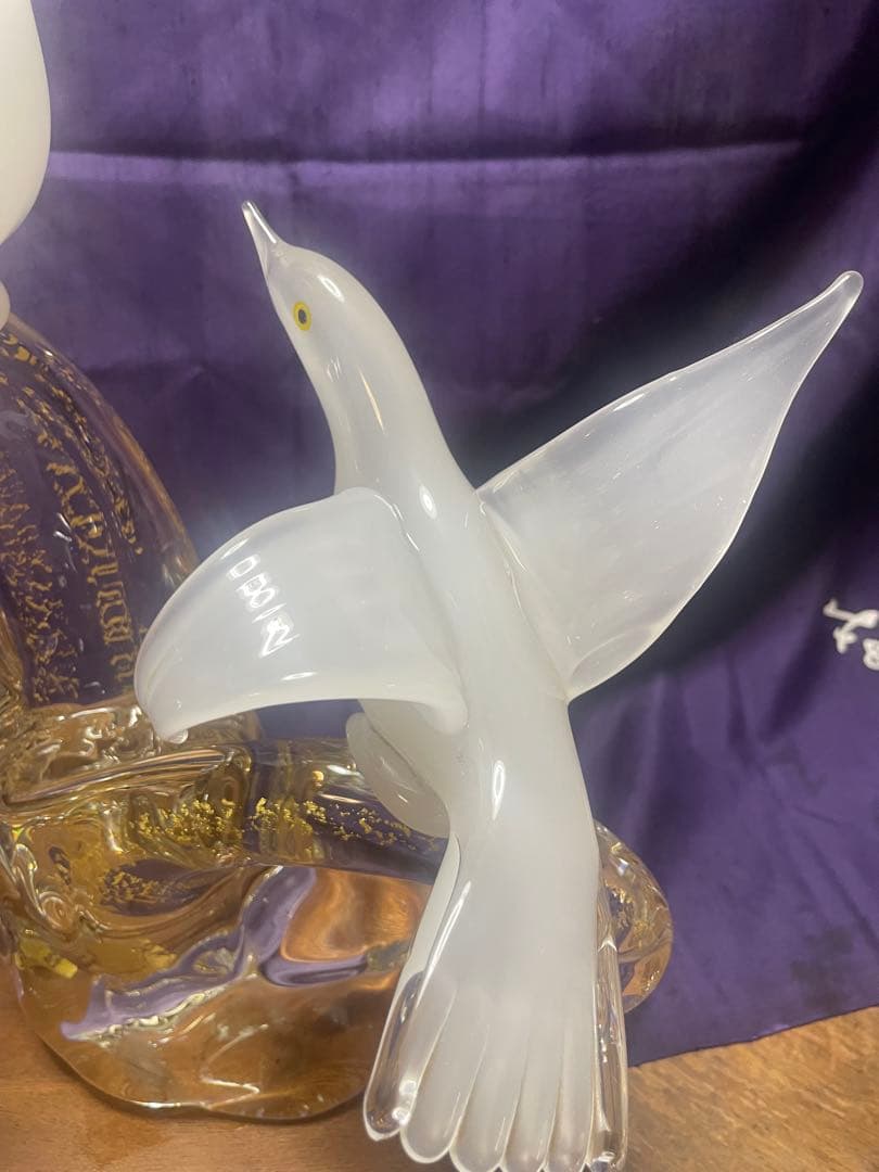 ガラス製白い鳥の彫刻